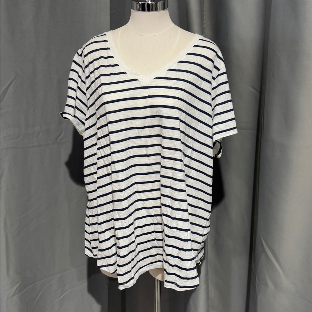 Old Navy Ladies size 3X Navy & white shirt